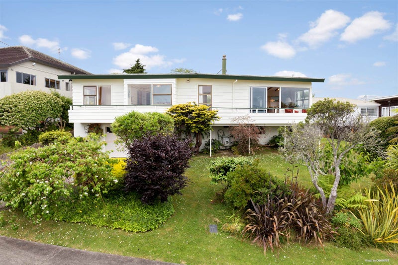 20 Teal Crescent, Beach Haven, Auckland - Carousel 1