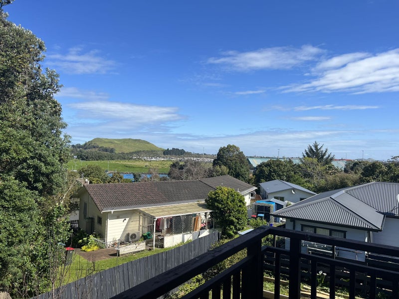 6 Tisdall Crescent, Saint Johns, Auckland - Carousel 2