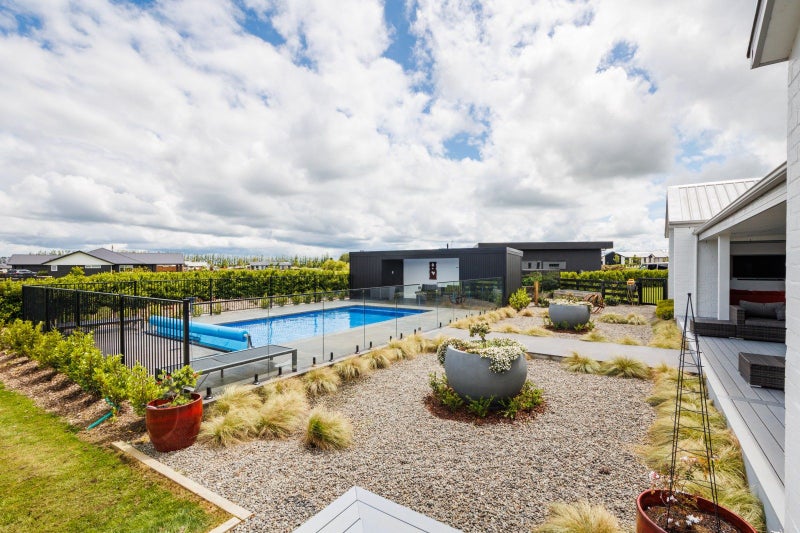 12 Colquhoun Way, Kelvin Grove, Palmerston North - Carousel 2