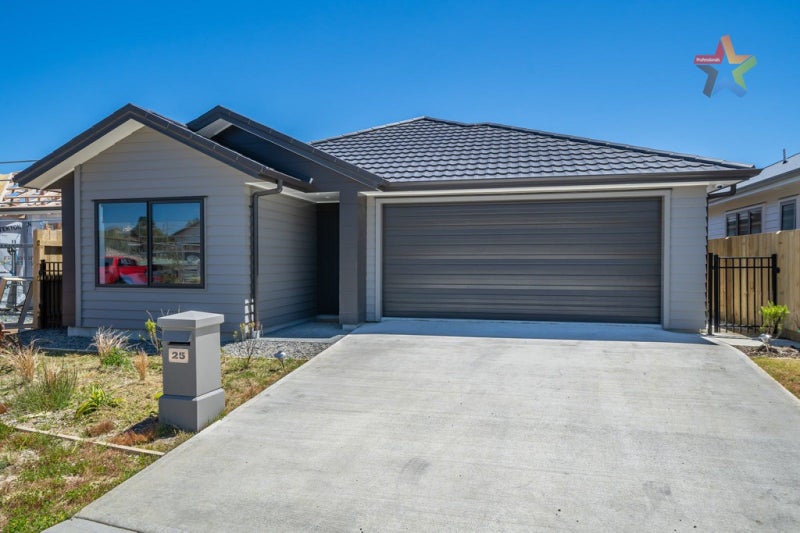 25 Kairaumati Crescent, Kelson, Lower Hutt - Carousel 1