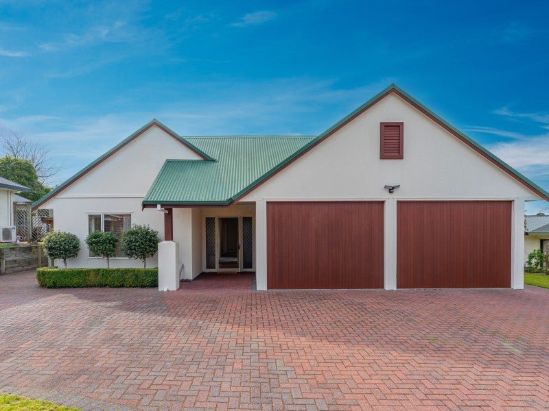 11 Robinson Terrace, Rangatira Park, Taupo - Carousel 1