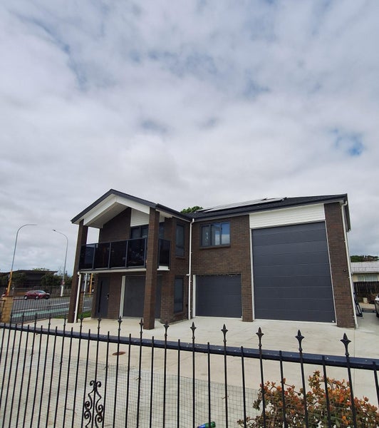 2 Westney Road, Mangere, Auckland - Carousel 1
