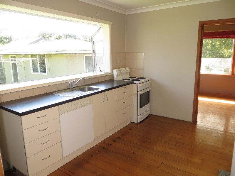 6 Duna Place, Takaro, Palmerston North - Carousel 2