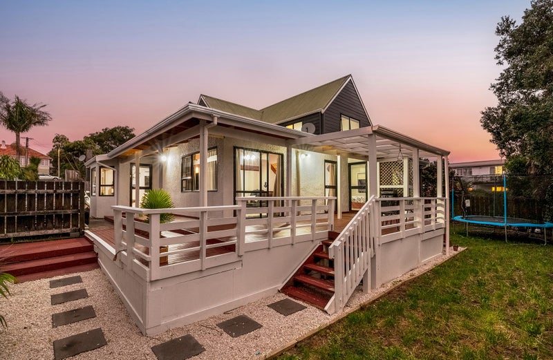 9 Hadfield Avenue, Waterview, Auckland - Carousel 1