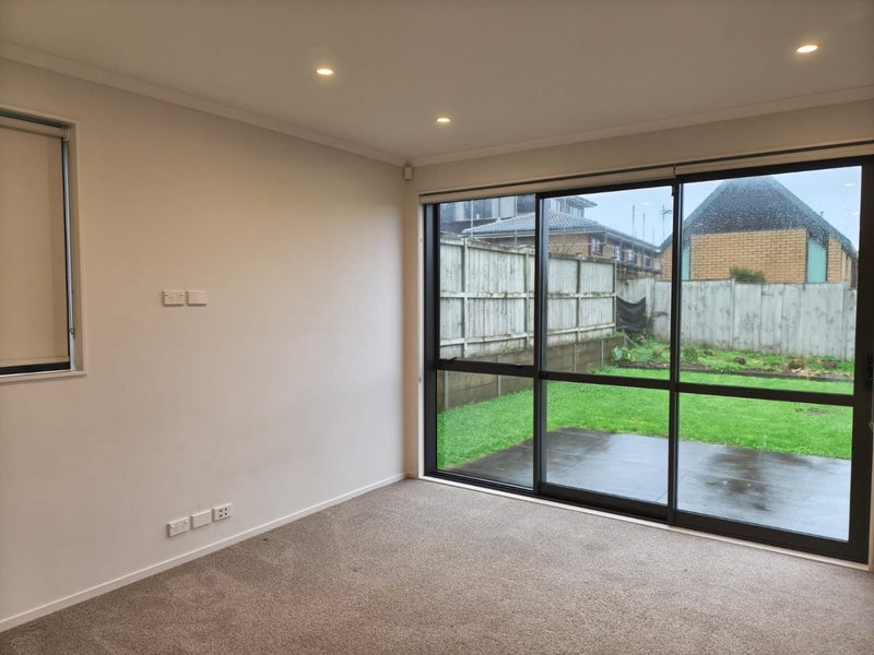 60 Matairangi Avenue, Totara Heights, Auckland - Carousel 2