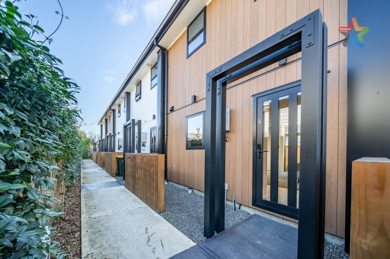 4/97 Whites Line East, Waiwhetū, Lower Hutt - Carousel 13