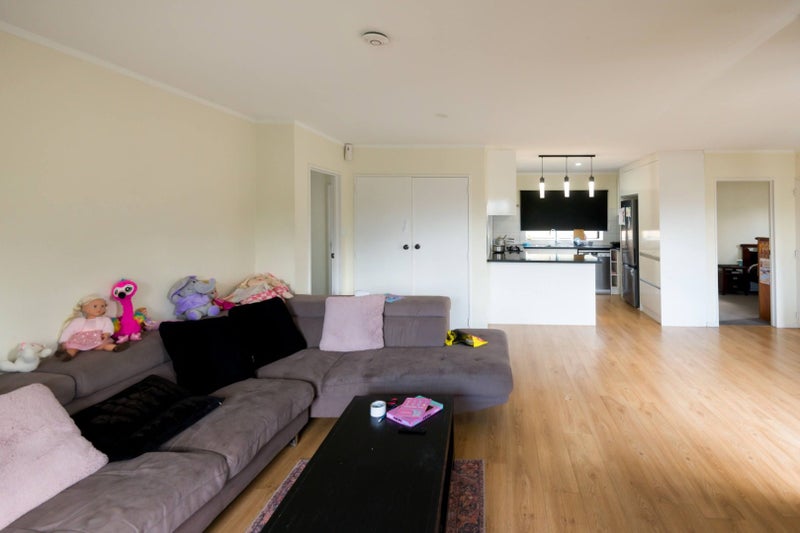 5 Sherpa Place, Massey, Auckland - Carousel 2