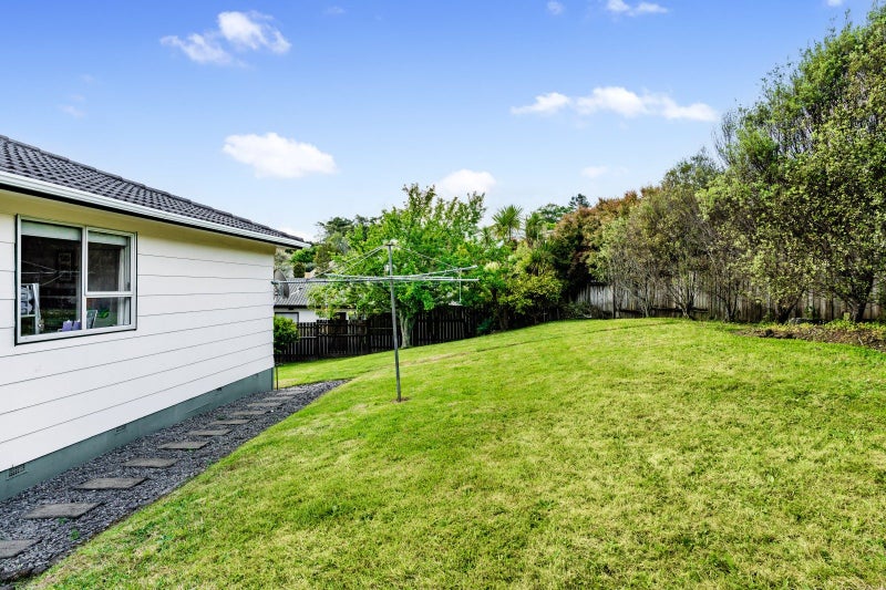 25 Helleur Road, Massey, Auckland - Carousel 17