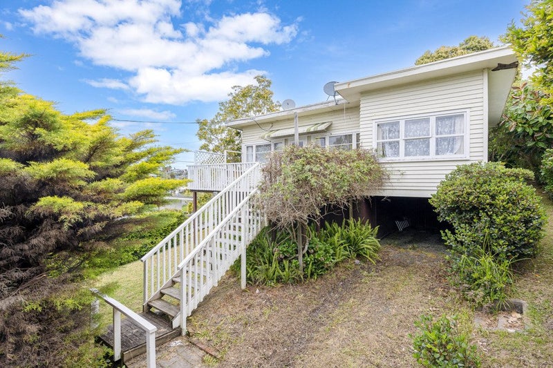 9 Rata Road, Stanmore Bay, Whangaparaoa - Carousel 1