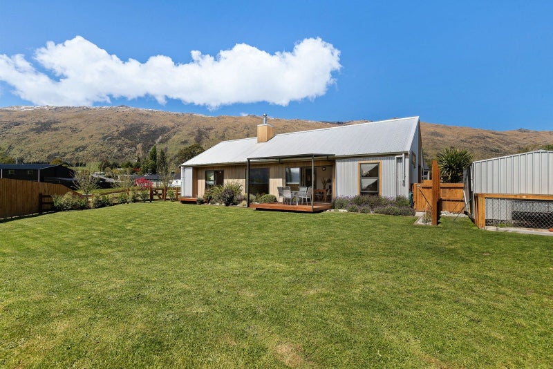 5 Lakefield Close, Kingston - Carousel 1