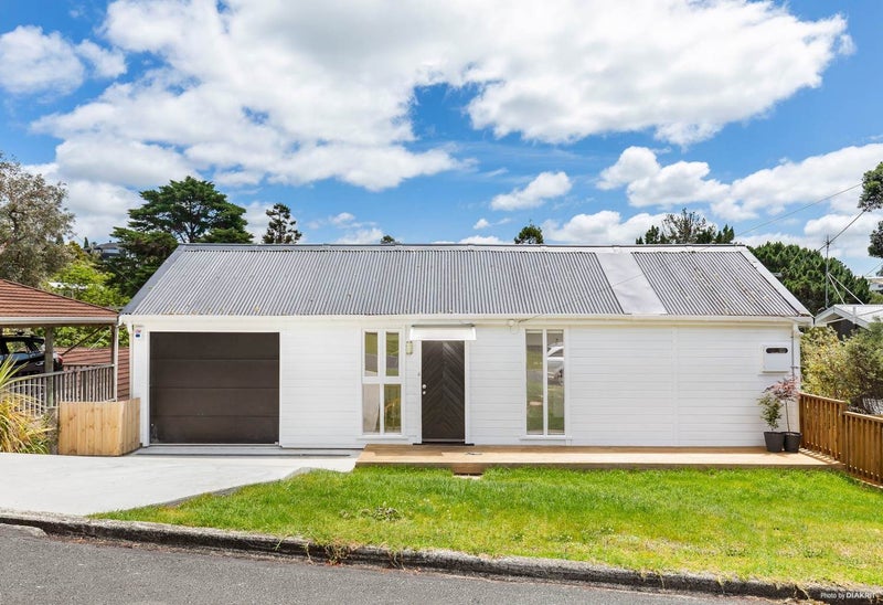 92 Castor Bay Road, Castor Bay, Auckland - Carousel 1