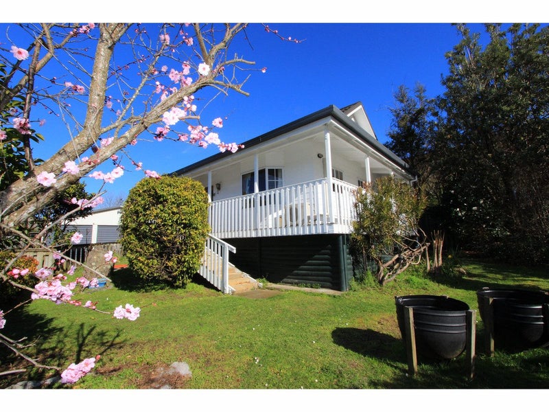 11 Lawrence Street, Havelock - Carousel 1