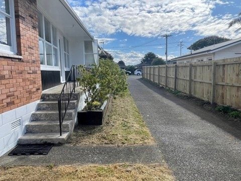 2/36 Kingsway Avenue, Sandringham, Auckland - Carousel 11