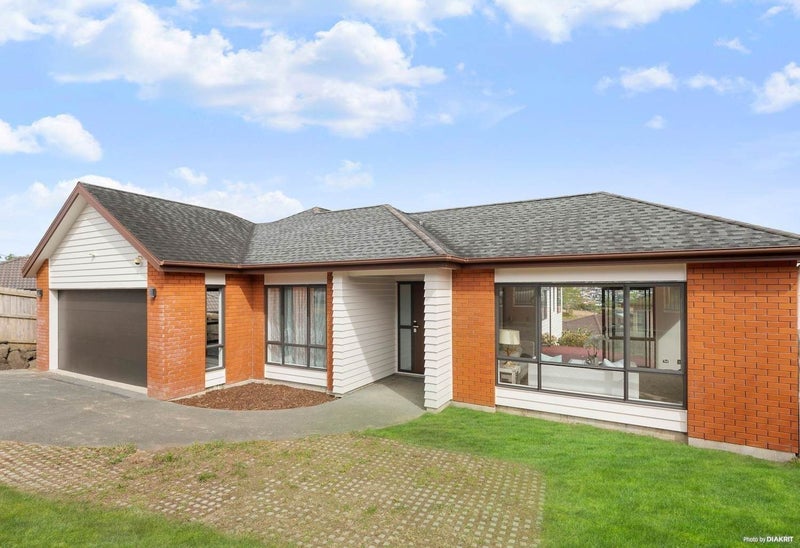 8 Travis View Drive, Fairview Heights, Auckland - Carousel 1