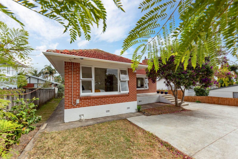 35 Sturges Road, Henderson, Auckland - Carousel 2