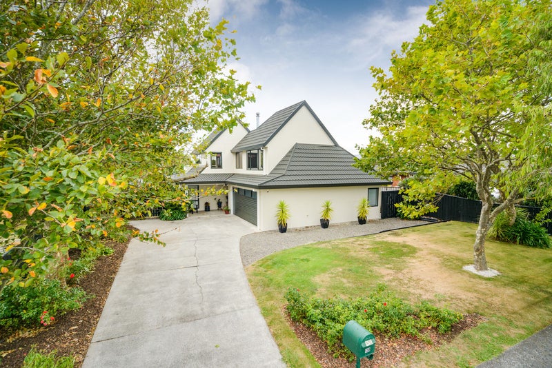 135 Summerhill Drive, Fitzherbert, Palmerston North - Carousel 2