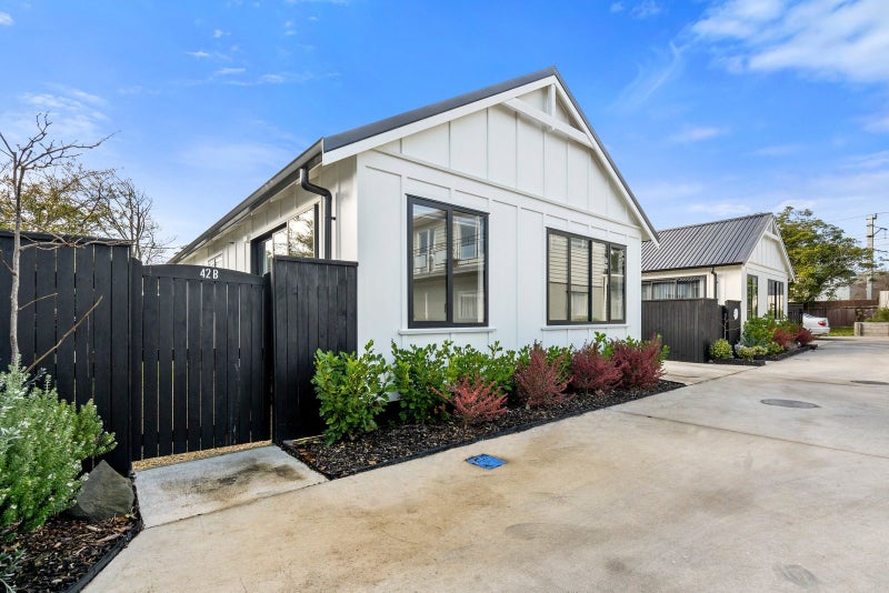 42B PALMER CRESCENT, Silverstream, Upper Hutt - Carousel 1