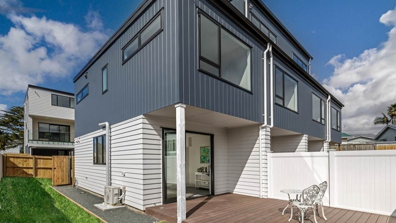 2F Glenford Lane, Te Atatu Peninsula, Auckland - Carousel 1