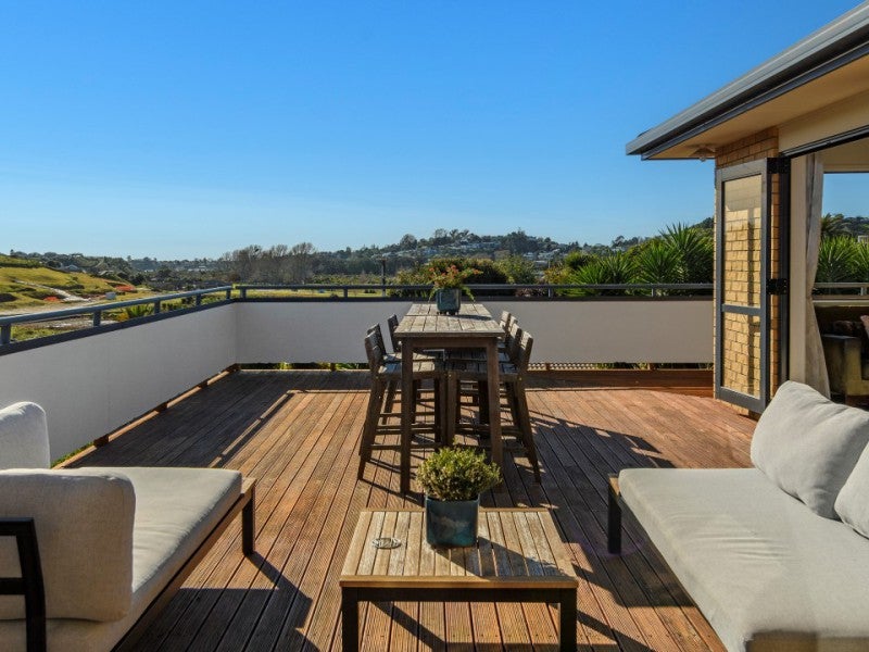 74 Kinloch Way, Bethlehem, Tauranga - Carousel 1