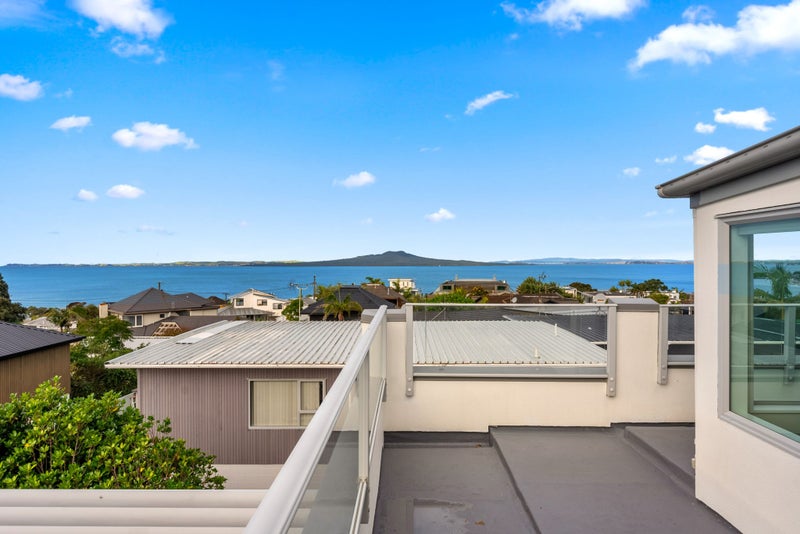 5B Rahopara Street, Castor Bay, Auckland - Carousel 2