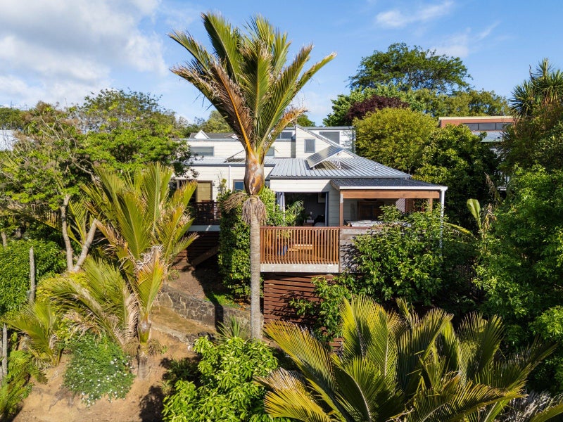 32 Pohutukawa Drive, Pukete, Hamilton - Carousel 1