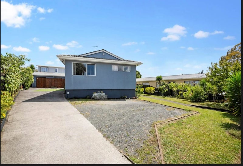 8 Hyperion Drive, Randwick Park, Auckland - Carousel 1