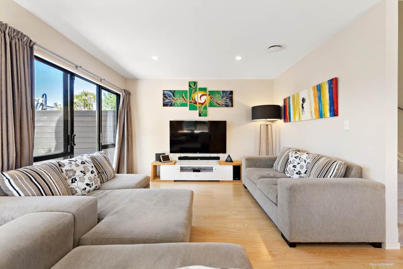 1/42 Fields Parade, Oteha, Auckland - Carousel 2