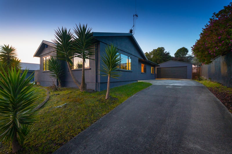 35 Dahlstrom Grove, Kelvin Grove, Palmerston North - Carousel 1