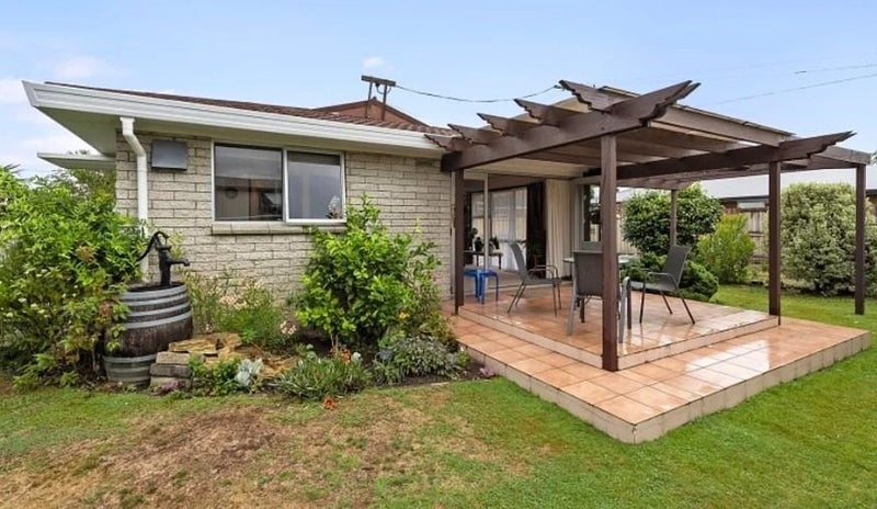33B Normandy Avenue, Melville, Hamilton - Carousel 1
