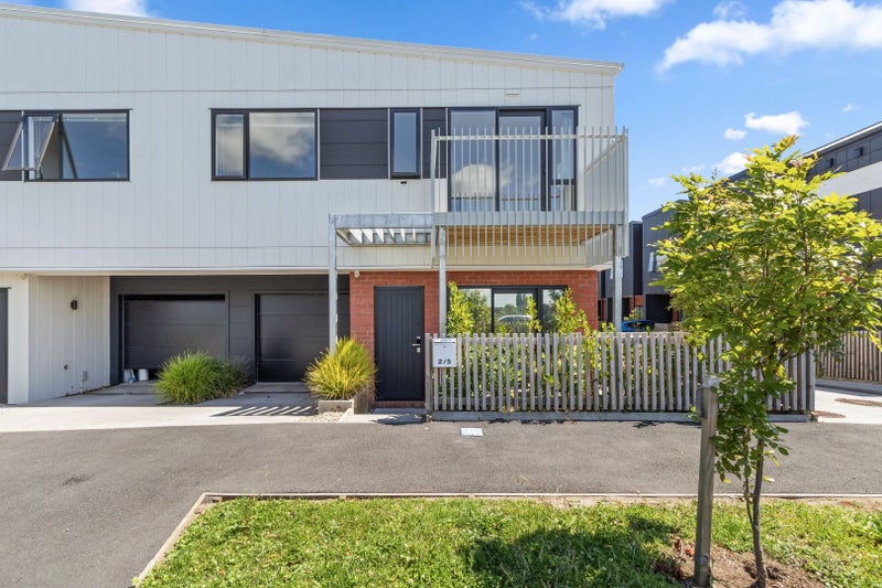 2/5 Dyer Street, Whitiora, Hamilton - Carousel 1