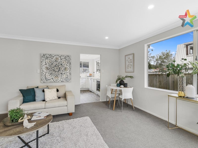 8D Montgomery Crescent, Clouston Park, Upper Hutt - Carousel 1