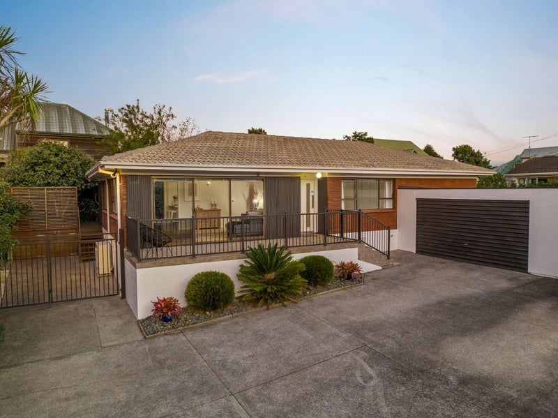 2/28 Garland Road, Greenlane, Auckland - Carousel 1