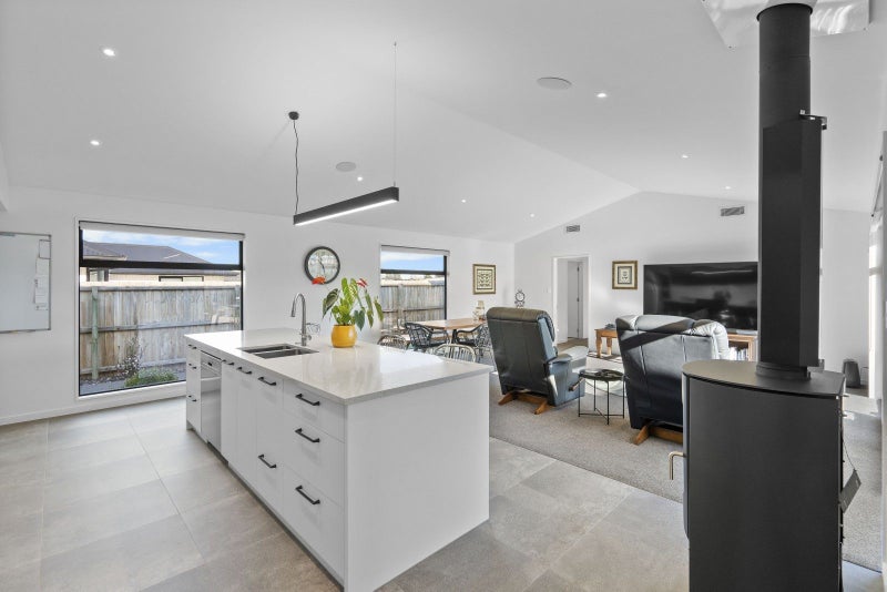 14 Merino Crescent, Kirwee - Carousel 2