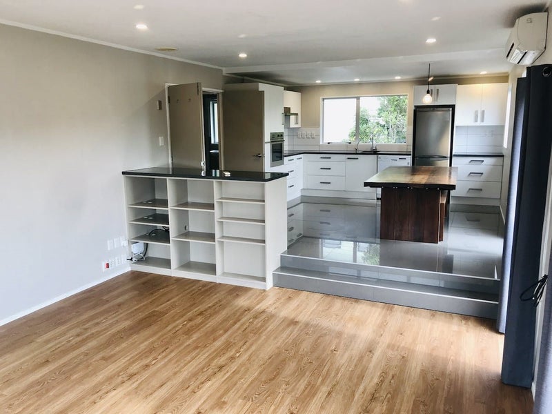 92 Thurleigh Grove, Karori, Wellington - Carousel 1