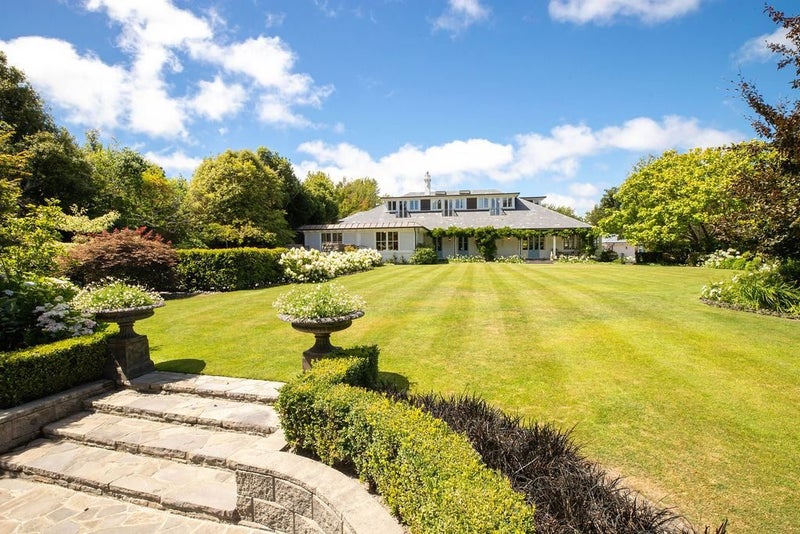 8 Wood Lane, Fendalton, Christchurch - Carousel 1