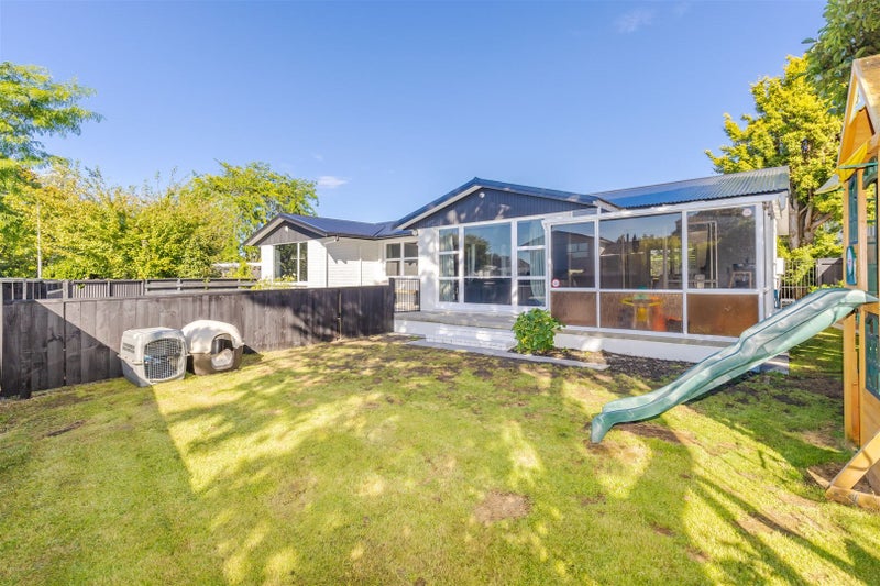 50 Bernard Street, Chedworth, Hamilton - Carousel 46