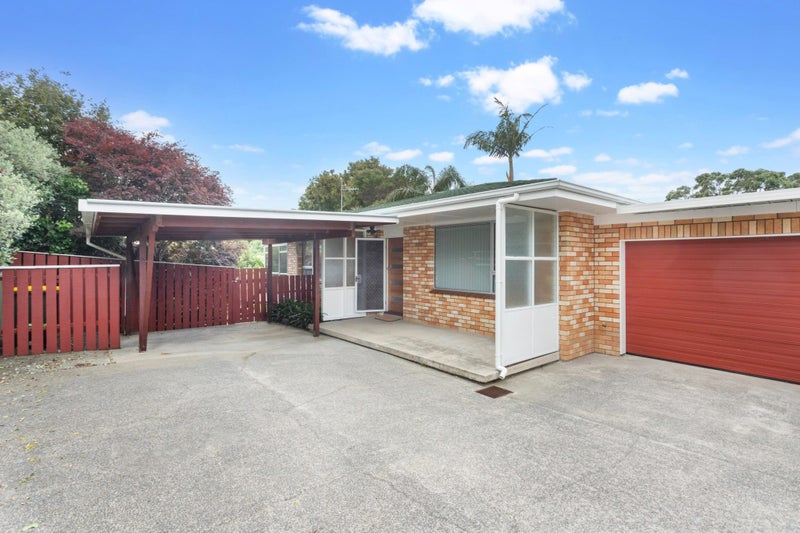 2/193 Don Buck Road, Massey, Auckland - Carousel 1