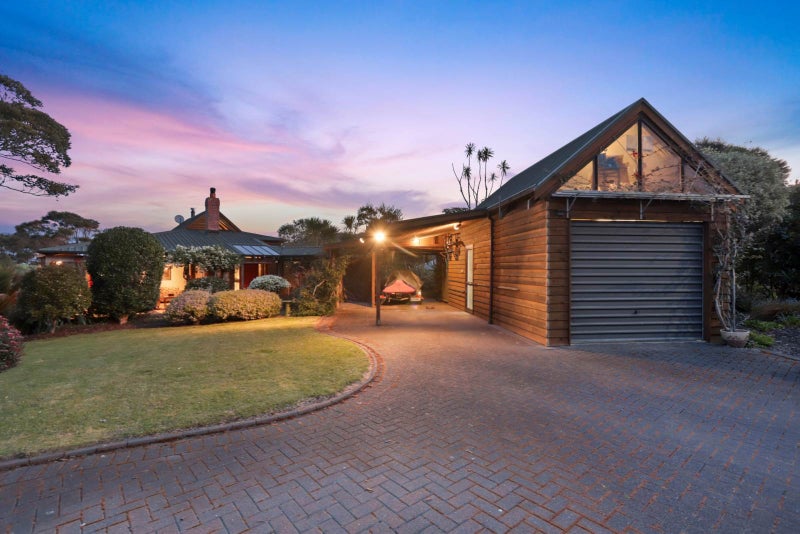 1064 Scenic Drive North, Swanson, Auckland - Carousel 1