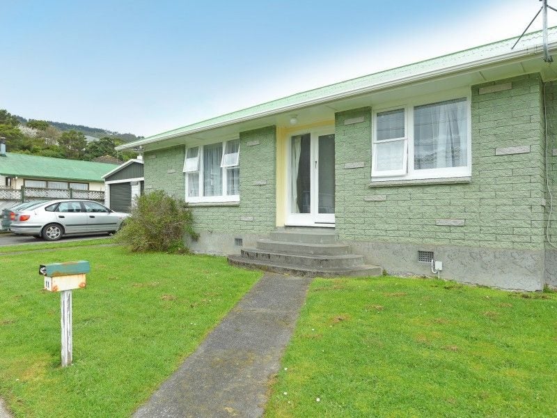 11 Glen Alice GRove, NAENAE, LOWER HUTT - Carousel 1