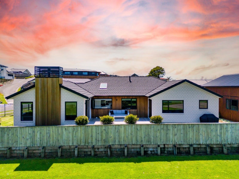 6 Francis Douglas Drive, Westown, New Plymouth - Carousel 1