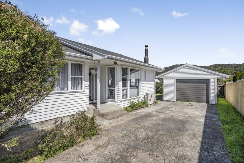 15 Kumeroa Grove, Wainuiomata, Lower Hutt - Carousel 1