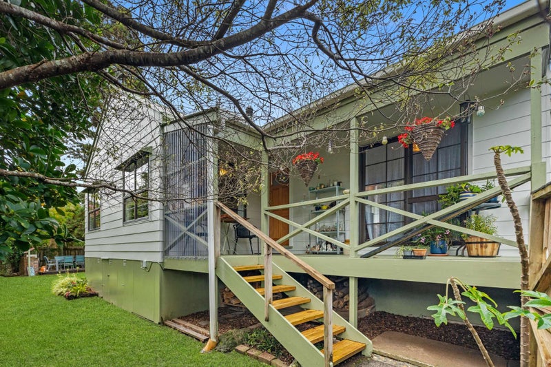 17 Benita Place, Sunnyvale, Auckland - Carousel 2