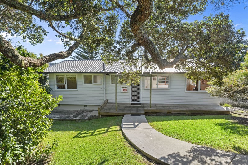 17 Holt Avenue, Torbay, Auckland - Carousel 1