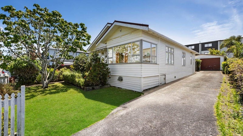 2 Counsel Terrace, Mount Albert, Auckland - Carousel 1