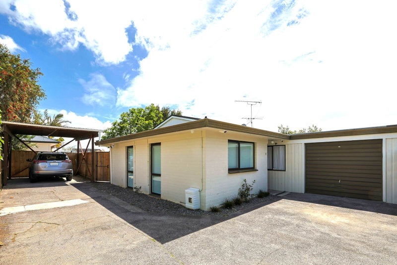 27B Prince Regent Drive, Half Moon Bay, Auckland - Carousel 1