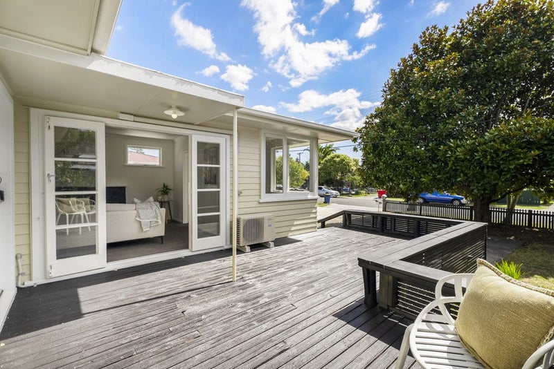 100 Cobham Crescent, Kelston, Auckland - Carousel 1