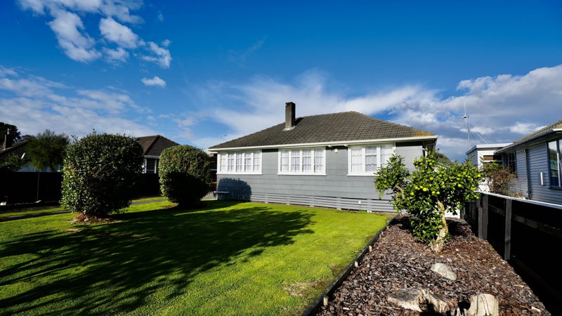 8 Bristol Crescent, Roslyn, Palmerston North - Carousel 11