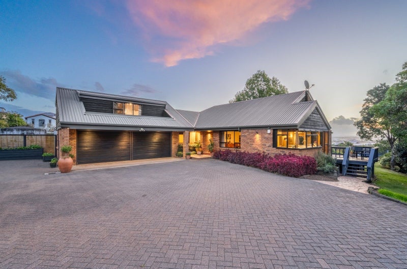 238 Point View Drive, East Tamaki Heights, Auckland - Carousel 1