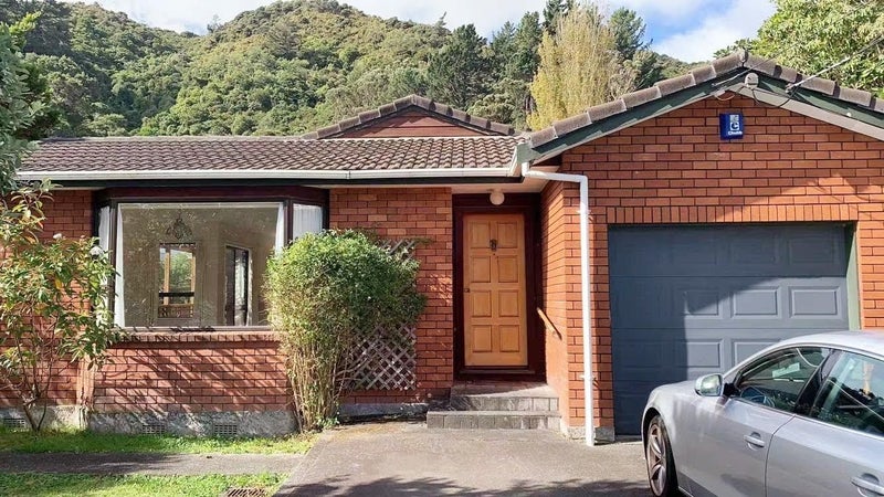 4A WOODVALE GR, FAIRFIELD, LOWER HUTT - Carousel 1