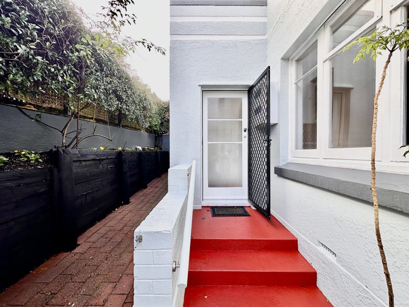 1/64 Victoria Road, Devonport, Auckland - Carousel 1